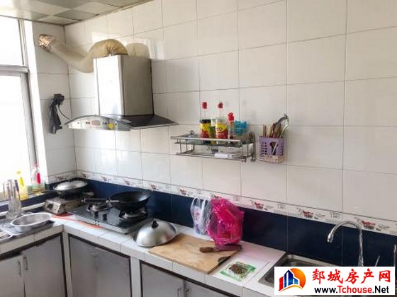 郯城县北华园小区 4室3厅 160平米 简单装修 14000元/年