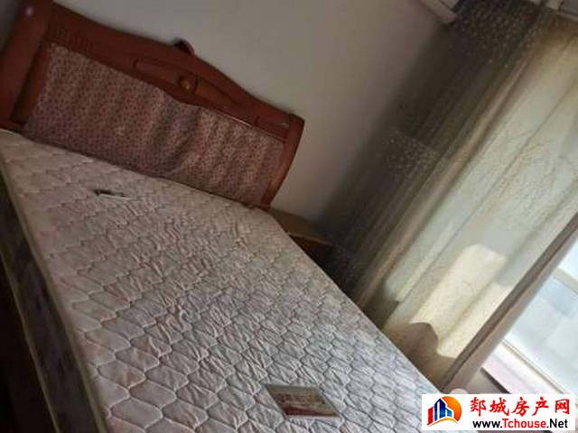 一品澜湾小区 3室2厅 119平米 精装修 15000元/年