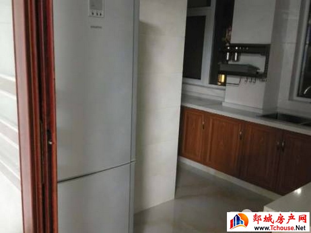 广厦兰都 4室2厅 160平米 精装修 18000元/年