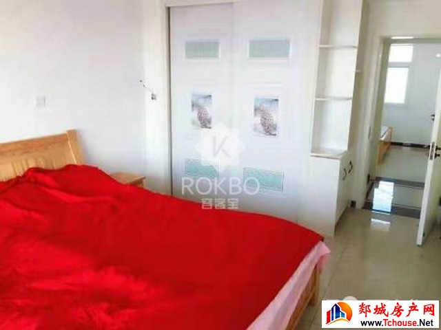 东方御景 2室2厅 140平米 精装修 18000元/年