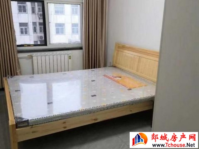 万泰阳光花园 3室2厅 120平米 简单装修 13000元/年