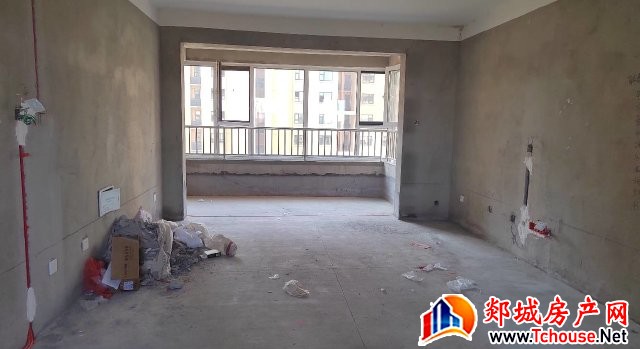 联泰中心城 3室2厅 131平米 毛坯 100万元